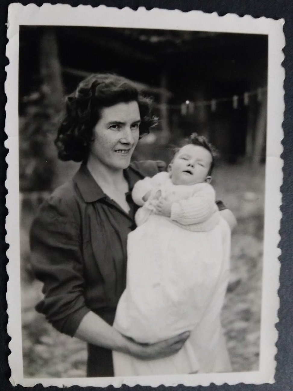 MARIA URIBARREN CON SU HIJA PILAR Archivo Landaburu