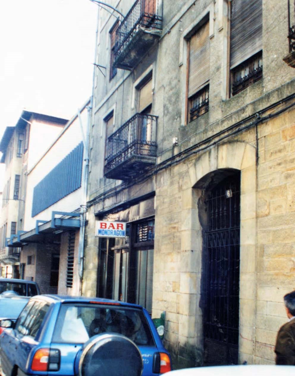 1998 - Bar Mondragón