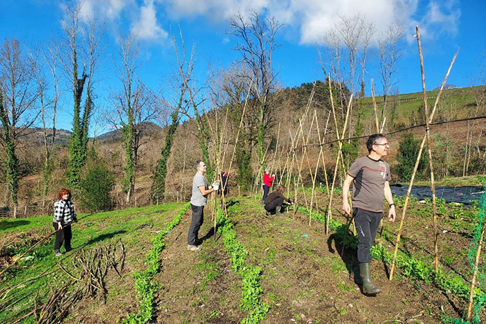 PATXIKOBASON · Zizare konposta ikastaroa eta ortu komunitarioa ezagutzeko aukera